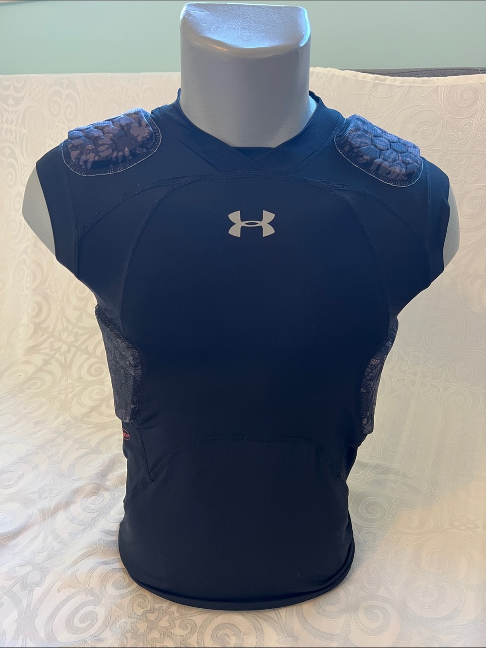 Under Armour Football Pro 5 Youth LRG Black Sleeveless Padded Compression Jersey - Picture 2 of 6